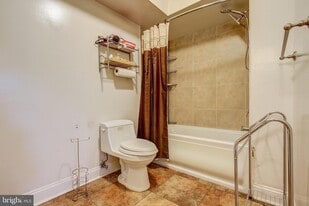 Building Photo - 2443 25th St SE