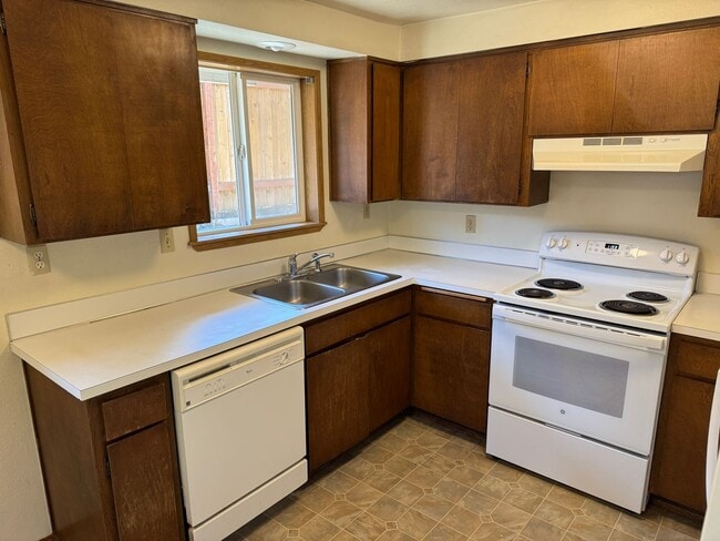Building Photo - Charming 2-bedroom, 1-bath duplex in Springfield, OR