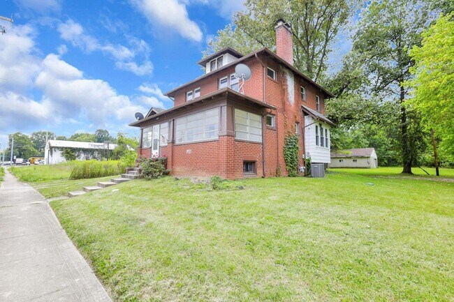 Building Photo - 2365 Stelzer Rd