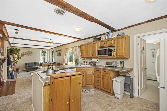 Building Photo - 126 Summer St