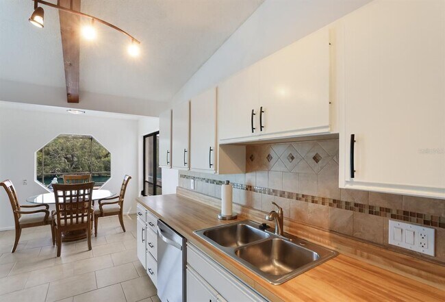 Building Photo - 5424 America Dr