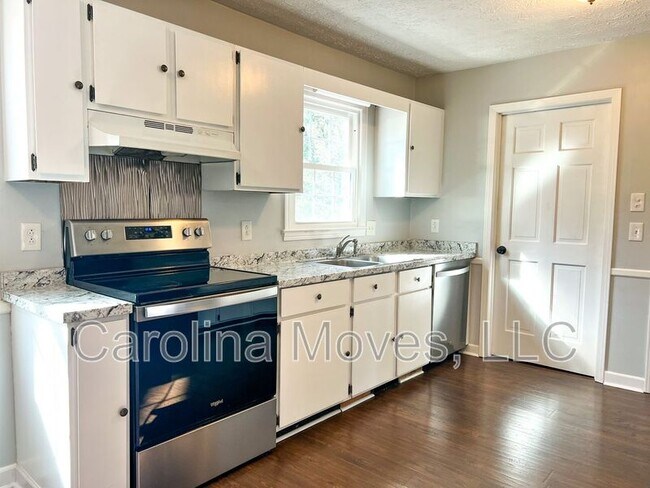 Building Photo - 206 Manassas Dr