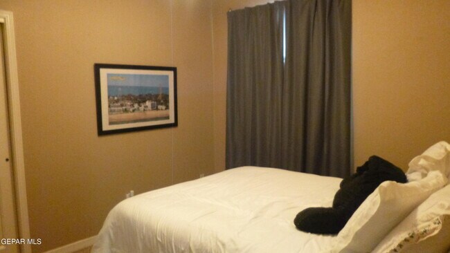 Building Photo - 14229 English Point Ave