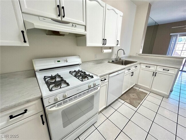 Building Photo - 2611 Glen Green Ave