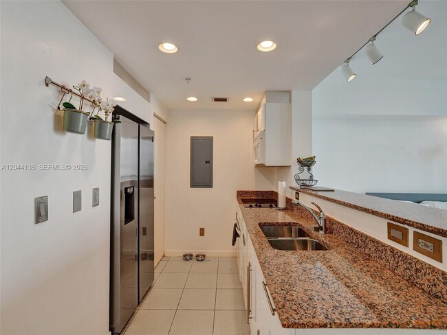 Building Photo - 325 S Biscayne Blvd