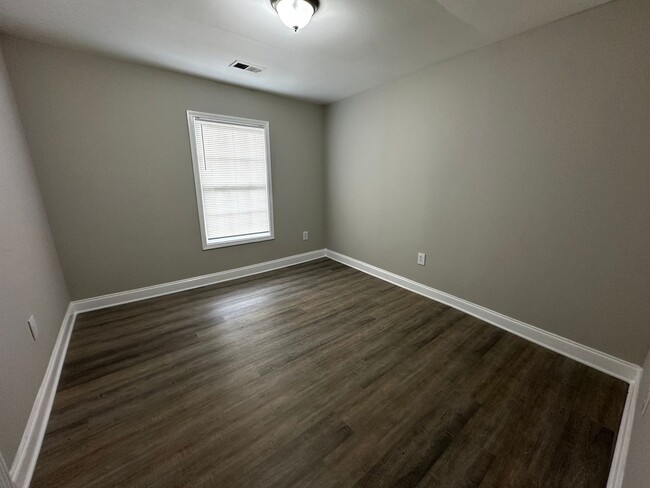 Building Photo - 3 Bed 1 Bath in Atlanta!---Special offer: ...