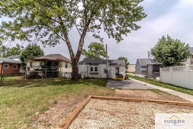 Building Photo - 624 Military Ave