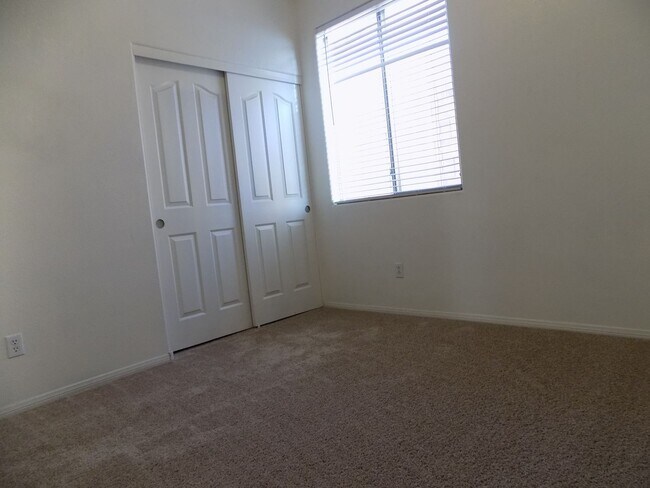 Building Photo - Single Story 4 Bedroom