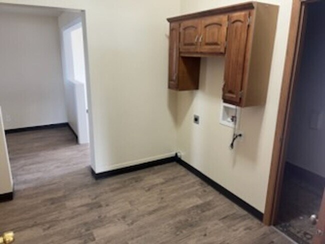 Building Photo - E0272 WI-54