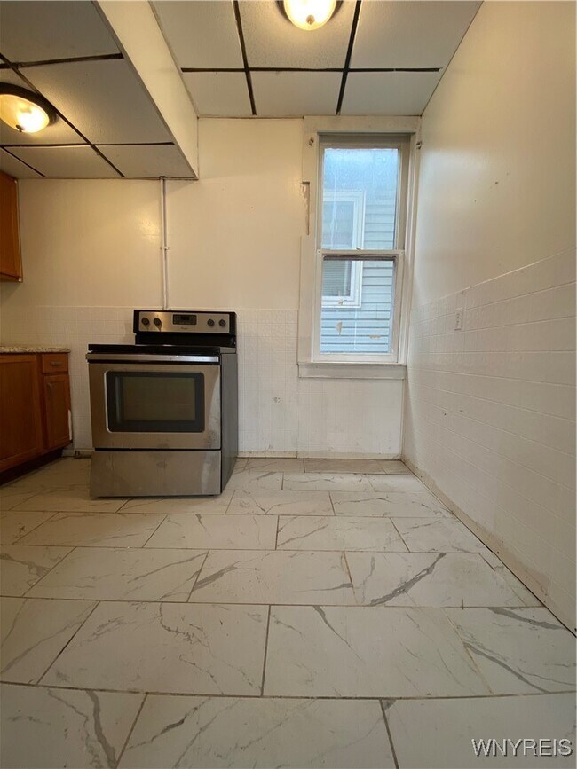 Building Photo - 235 High St