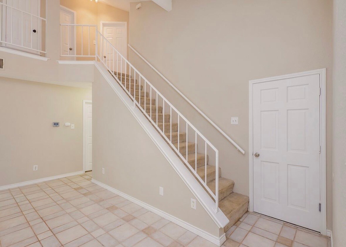 Building Photo - 12917 Meehan Dr