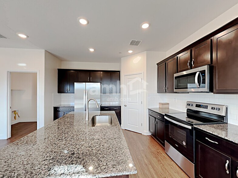 Building Photo - 5919 W Columbine Dr