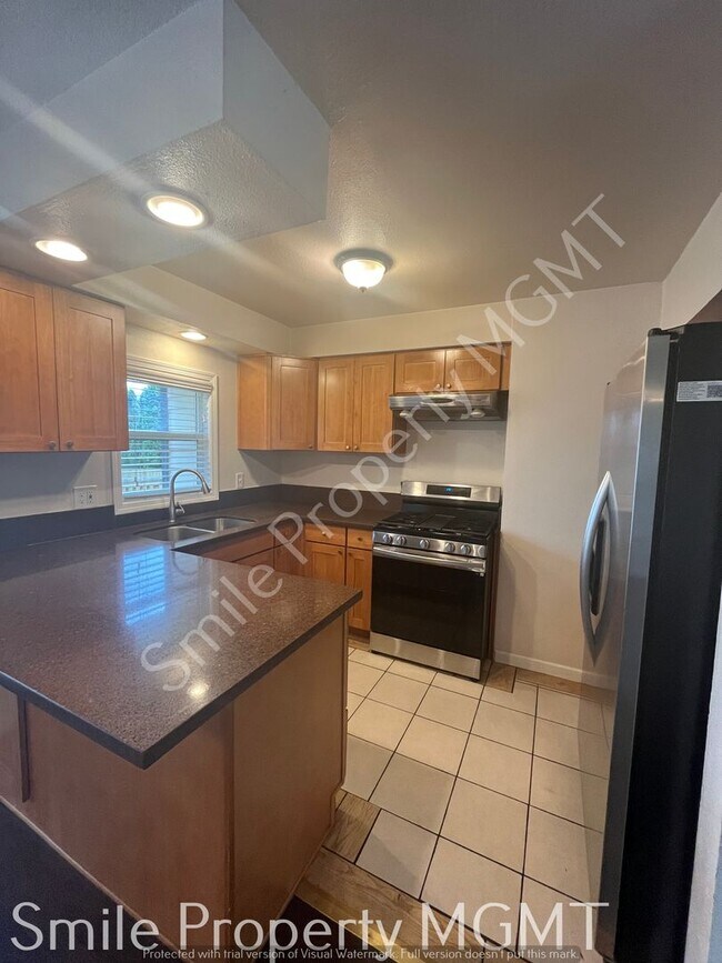 Building Photo - single house