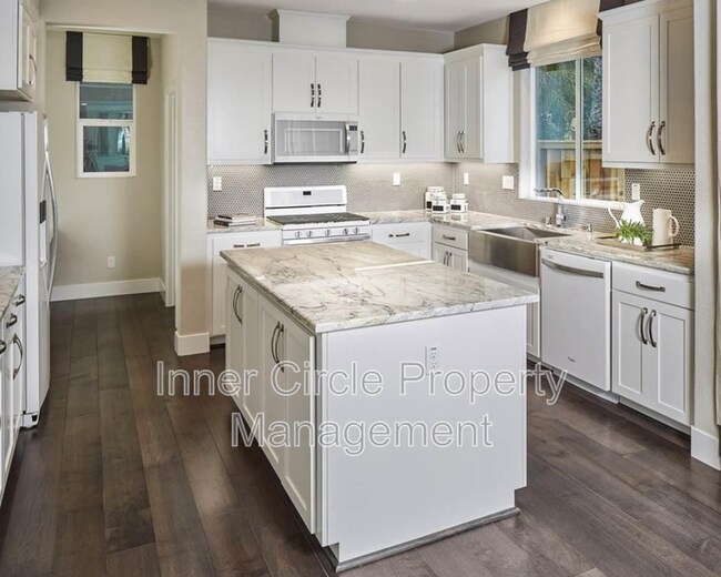 Building Photo - 376 Bougainvilla Dr