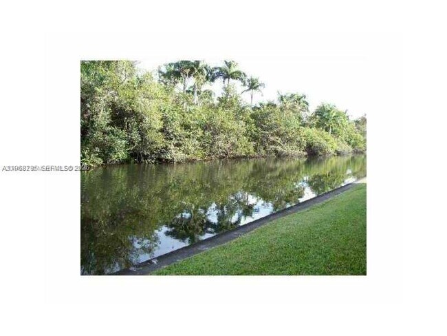 Building Photo - 102 Royal Pk Dr