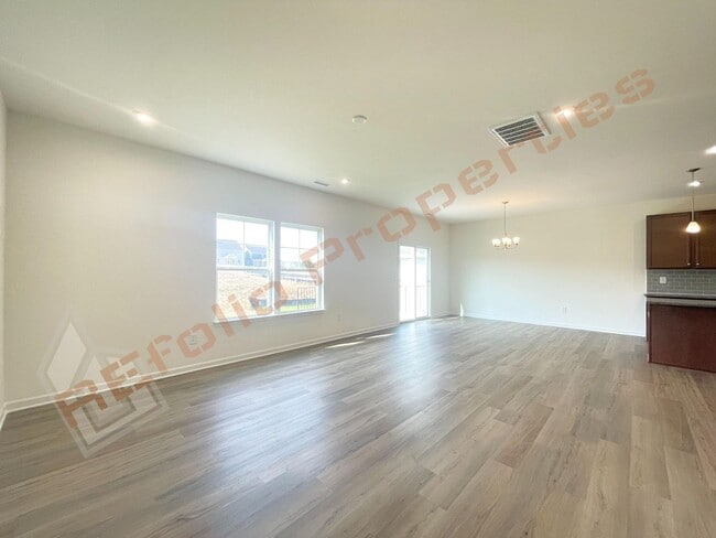 Building Photo - Gorgeous 5 Bedroom, 2.5 Bath Home with Fir...