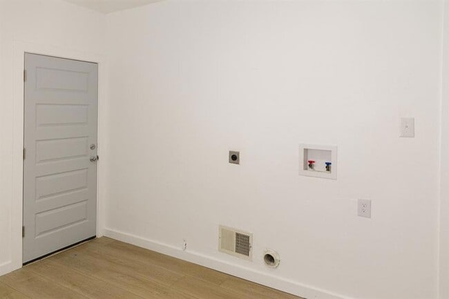 Building Photo - 2412 SE 47th St