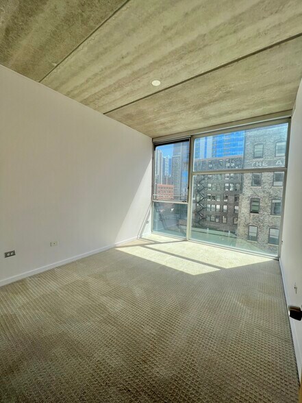 Building Photo - 630 N Franklin St