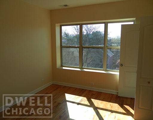Building Photo - 2040 W Touhy Ave