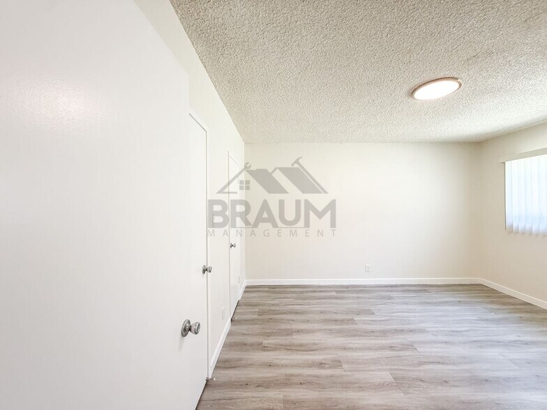 Building Photo - 5433 Sepulveda Blvd