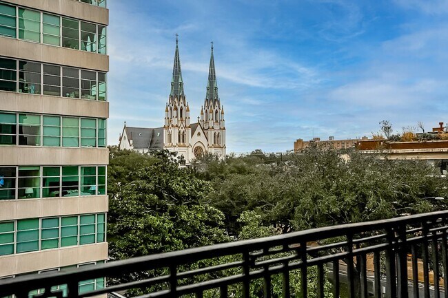 Building Photo - Furnished & Perfectly Located Downtown in ...