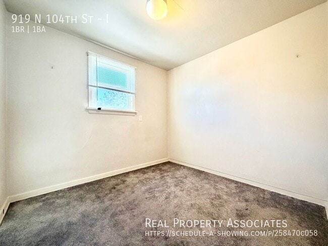 Building Photo - 919 N 104th St