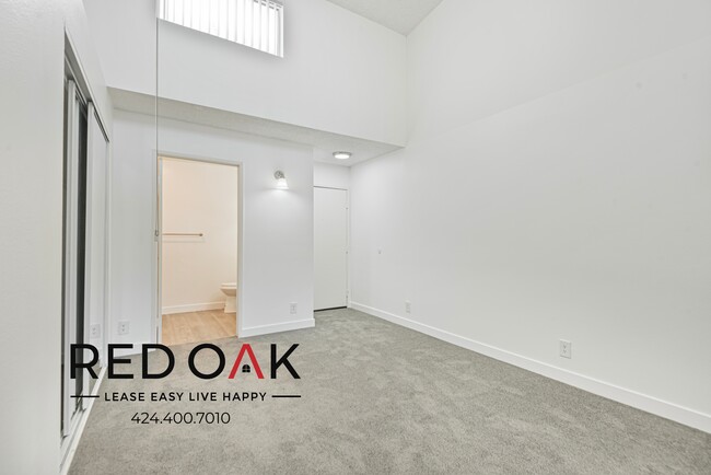 Building Photo - 8430 1/2 Cedros Ave-333