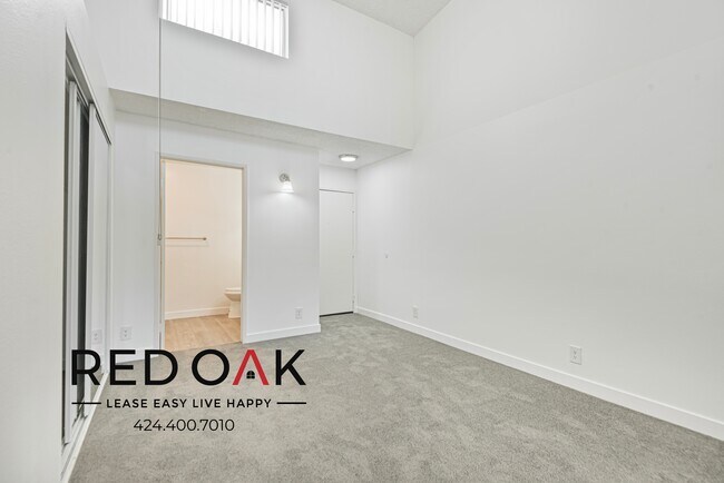 Building Photo - 8430 Cedros Ave