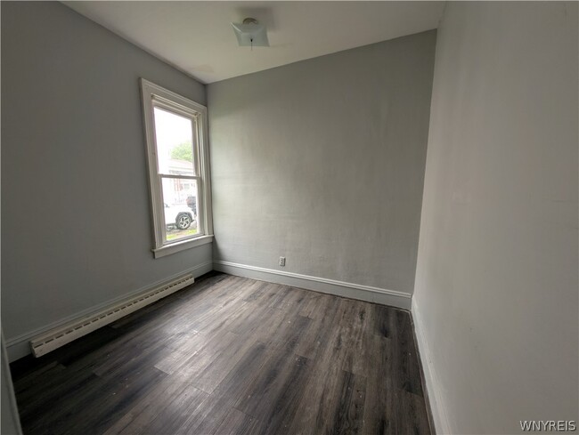 Building Photo - 627 Deer St