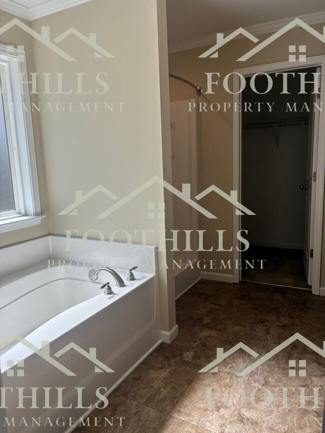 Building Photo - 118 Gallant Ln