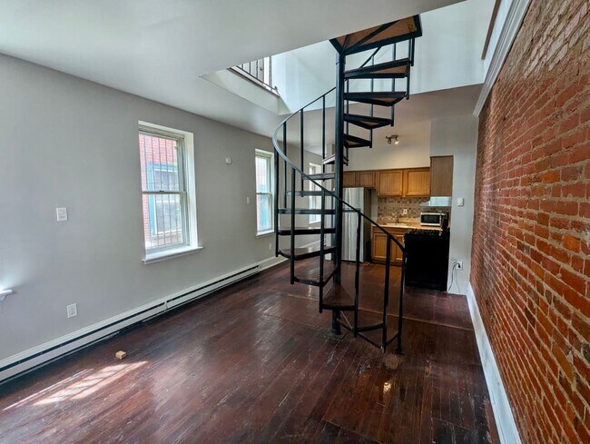 Building Photo - 609 N 11th St