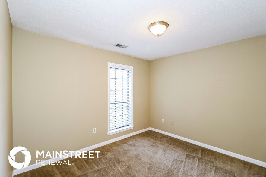 Building Photo - 1160 Hunter's Lake Dr