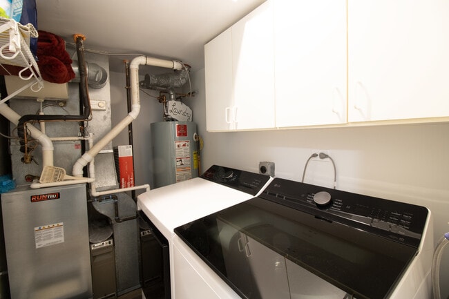 Building Photo - 1843 W White Oak St