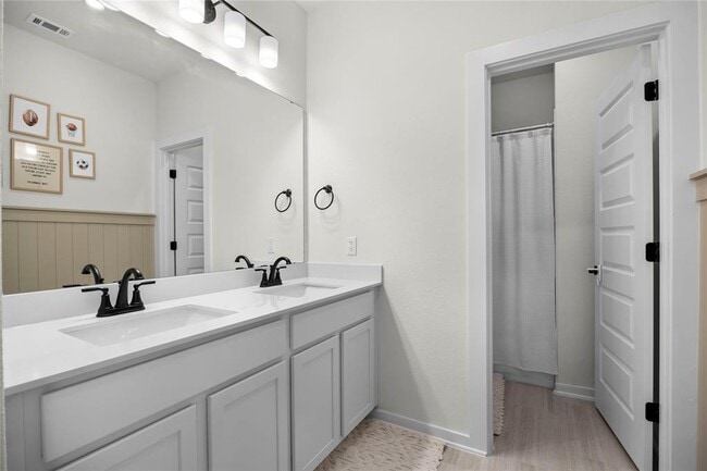 Building Photo - 116 Charro Ct