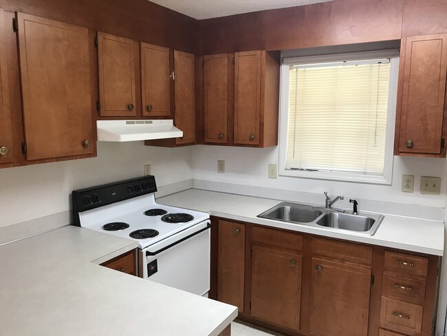 Kitchen - 933 Oak St