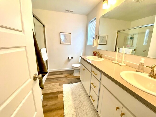 Building Photo - 3 Bedroom 2.5 Bath w/Community Pool AVAILA...