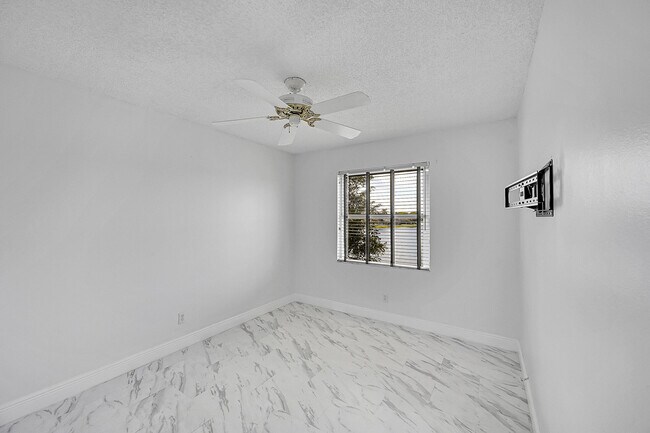 Building Photo - 7306 Michigan Isle Rd