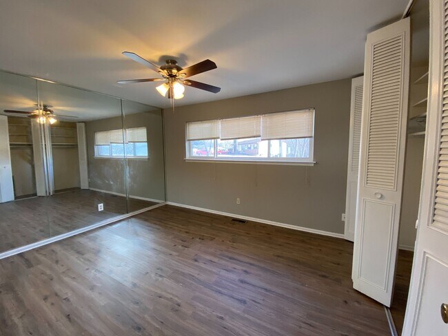 Building Photo - Charming 3 Bedroom with Great Yard