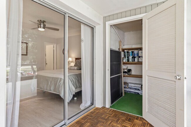 Building Photo - (55+) 2/2 Fully Renovated Furnished Condo ...