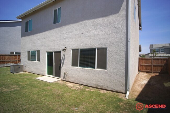 Building Photo - 4 Bedroom House in Gossamer Grove!