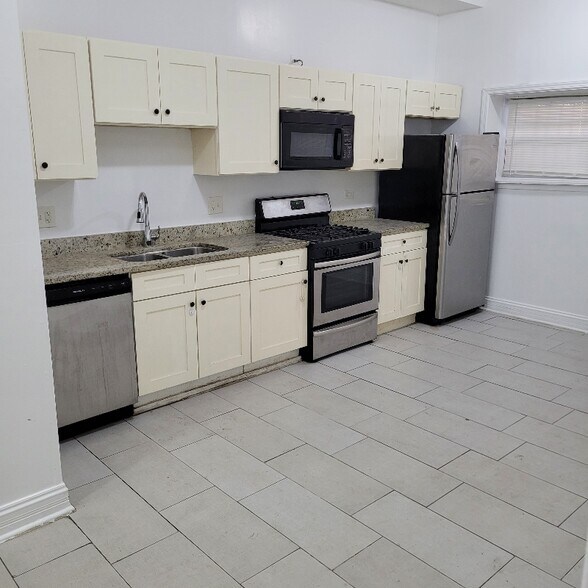 Building Photo - 6751 S Clyde Ave