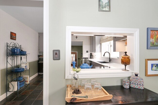 Building Photo - Beautiful Waterview Home on Chesapeake Ave...