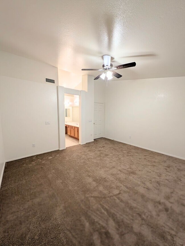 Building Photo - AVAILABLE NOW Beautiful Home with Sparkling Pool in Superstition Springs!!