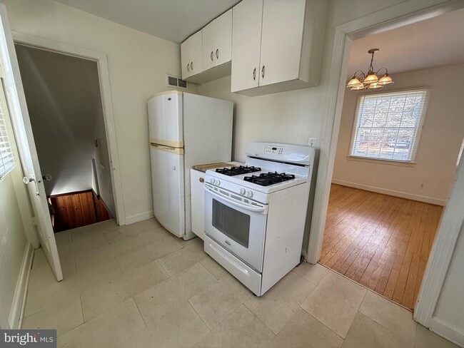 Building Photo - 2115 N Potomac St