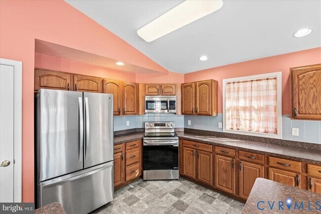 Building Photo - 686 Lake Caroline Dr