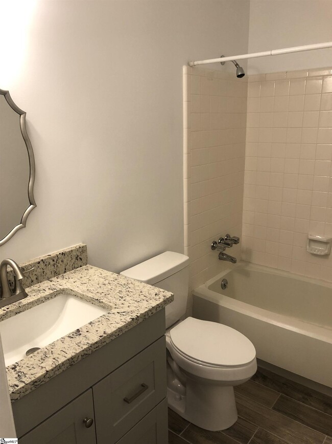 Building Photo - 204 Wenwood Cir