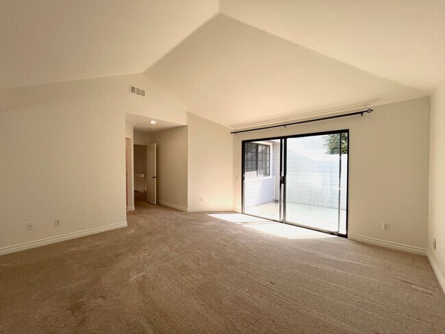 Building Photo - Beautiful Laguna Hills home located just m...