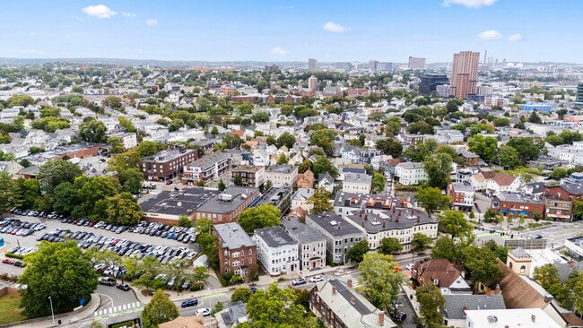 Building Photo - 1433 Cambridge St