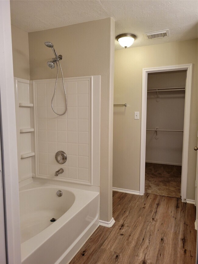 Building Photo - 19426 Old Barngate Ln