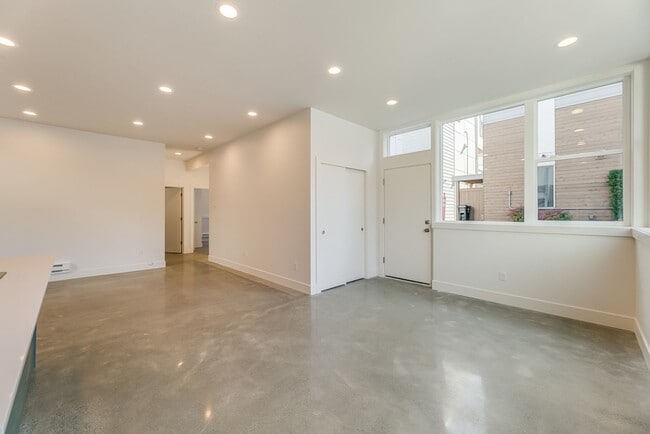 Building Photo - 1414 20th Ave